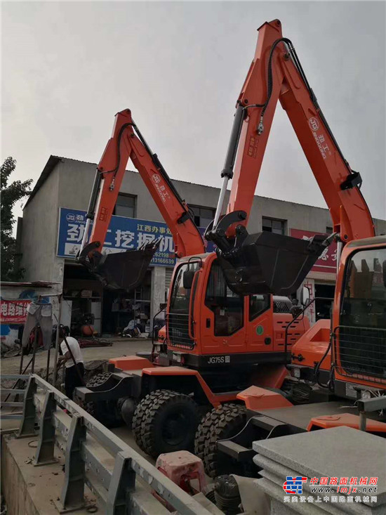 提机报告：入行十多年 再提两台劲工75S挖掘机