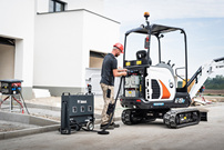 山猫在bauma 2022 推出 E19e 电动小型挖掘机