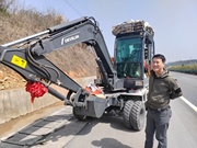 梦想起航，无畏前行：许飞以轮挖为伴，踏上西藏征途